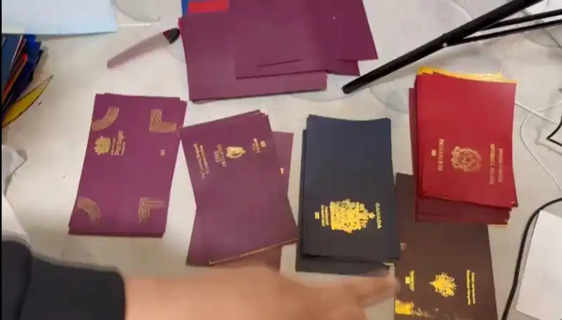 Ülkemizde Sahte Pasaport ve Vize Çetesi Çökertildi: Operasyonda Neler Yaşandı?