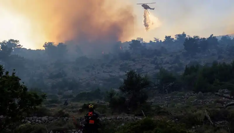 Eğriboz Adası'nda Büyük Orman Yangını: İki Köy Tahliye Edildi!