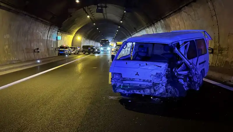 TEM Otoyolu'nda Zincirleme Kaza: Çok Sayıda Yaralı ve Trafik Karmaşası