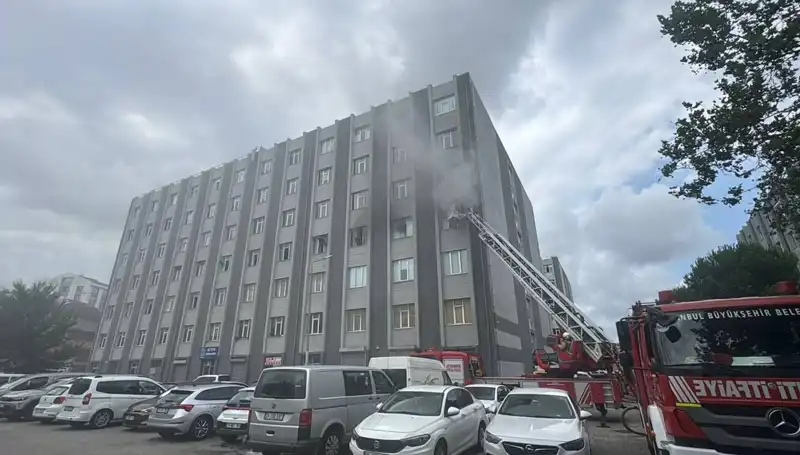 Çorap İmalathanesinde Korkutan Yangın: İşçiler Kurtarıldı, Kayıplar Yok