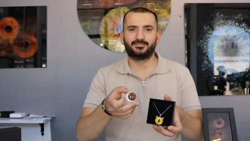 İris Fotoğraflarından Sanat Eserleri: Takı ve Tablo Dönüşüm Hikayesi