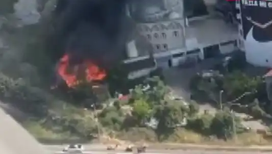 Kağıthane'de Sıra Dışı Yangın: Gökyüzünü Saran Dumanlar Korkuttu
