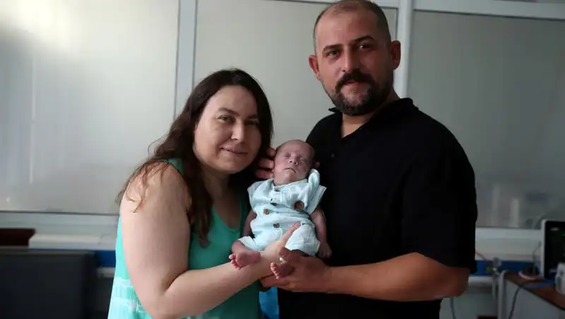 ** 800 Gramla Doğan Bebeğin Hayat Mücadelesi: 4 Ay Süren Yoğun Bakım Hikayesi