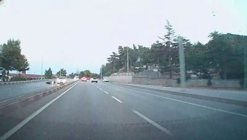 Otomobil ile Motosiklet Çarpıştı: Kadın Sürücü Hastaneye Kaldırıldı